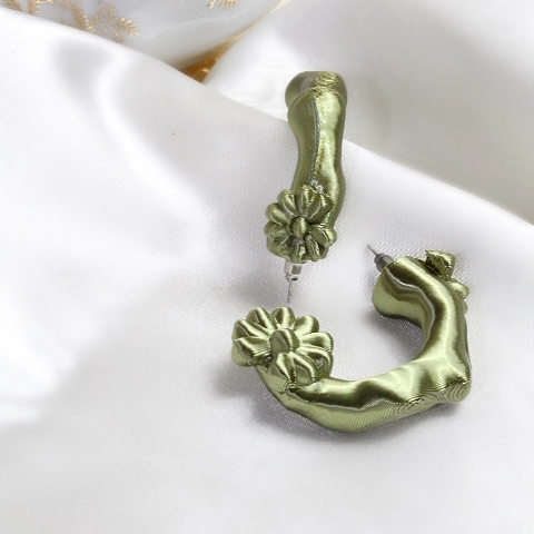Roots olive green Earring
