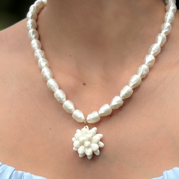 Blooming Pearls Necklace (Copy)